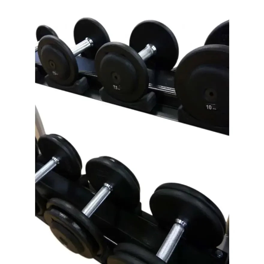 Schwarze Hanteln mit 7,5 kg und 10 kg Gewichten auf Halterung für Homegym & Studio
