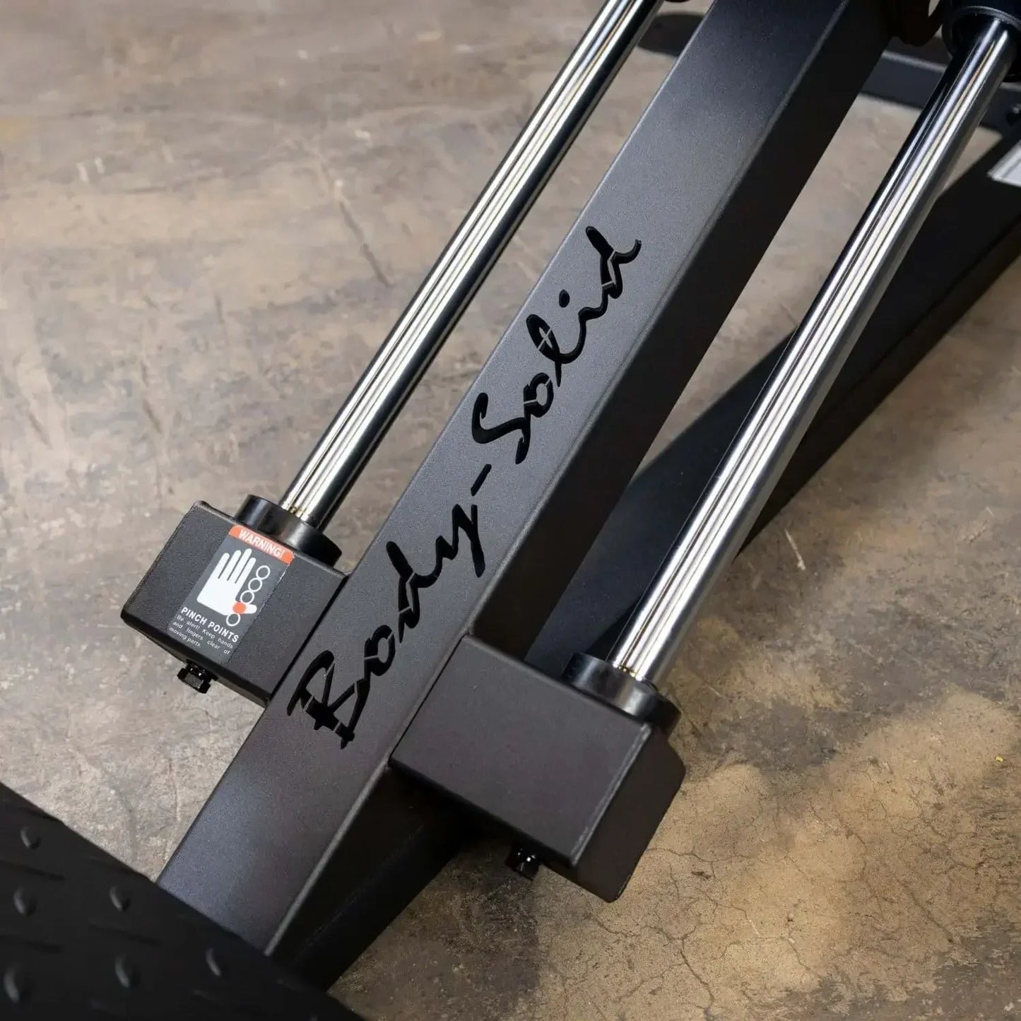 Body-Solid Kraftstation mit robustem Rahmen und Sicherheitswarnhinweis für Homegym & Studio