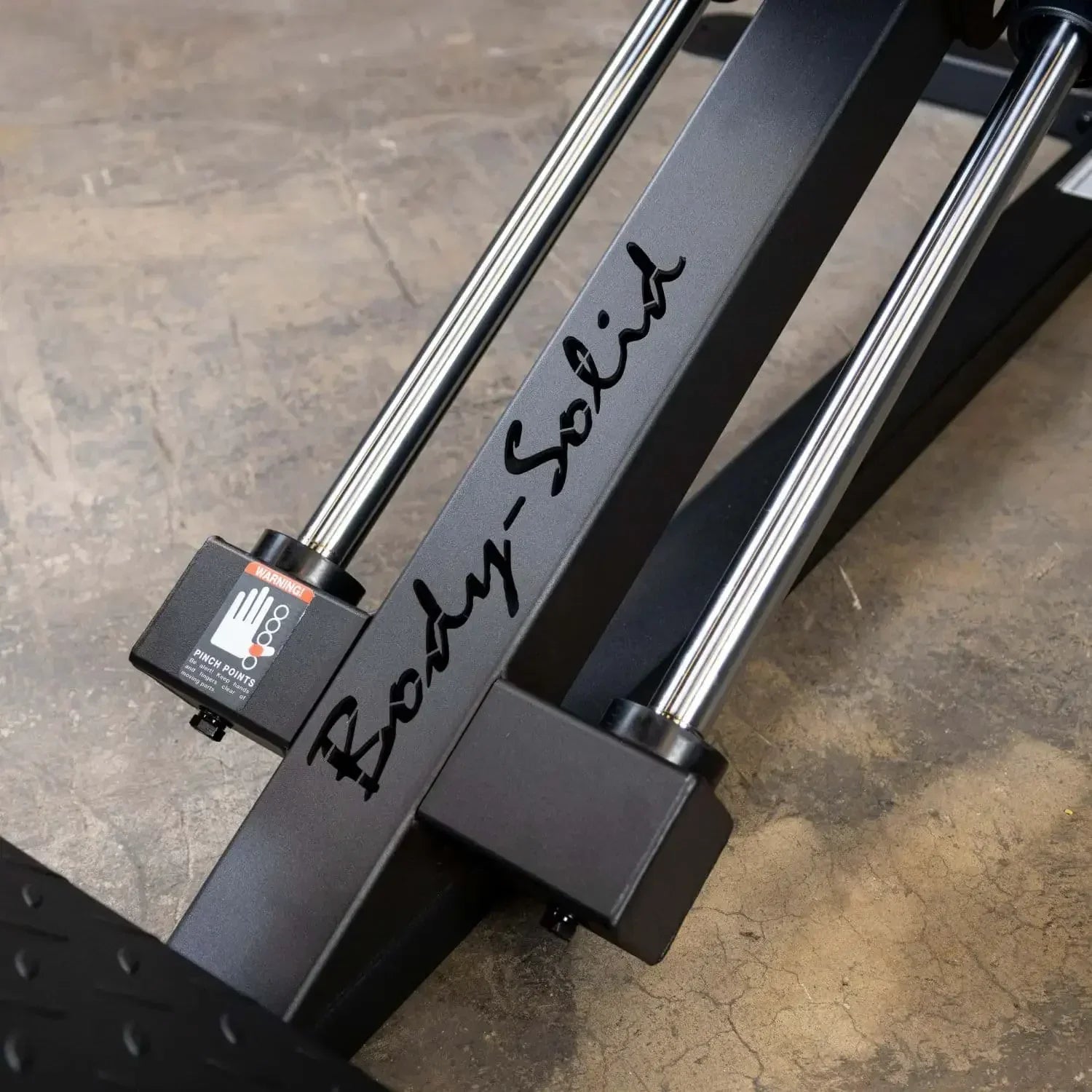 Body-Solid Kraftstation mit robustem Rahmen und Sicherheitswarnhinweis für Homegym & Studio