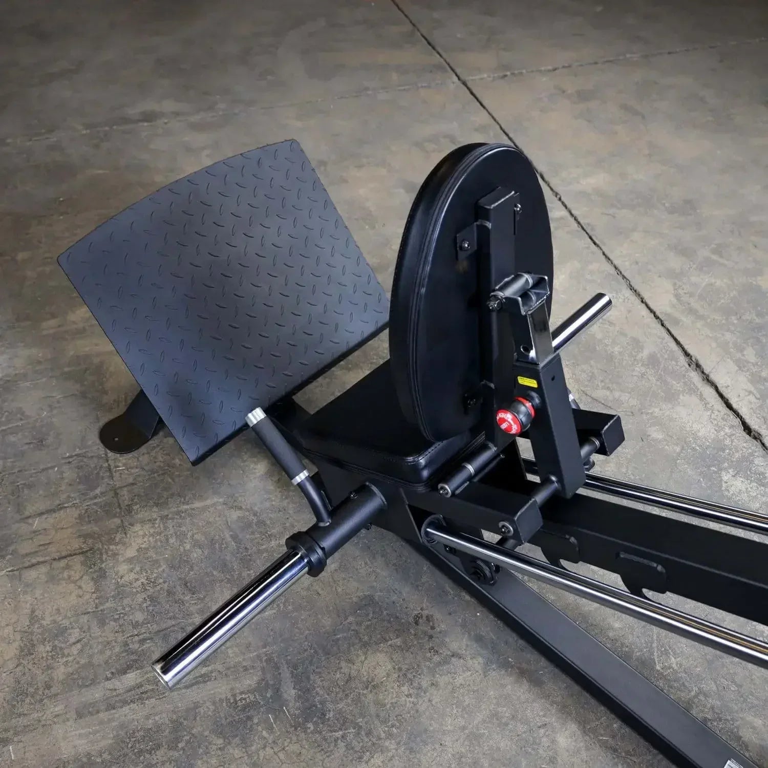 Schwarze Ruderbank mit rutschfester Fußstütze für Homegym & Studio Fitness