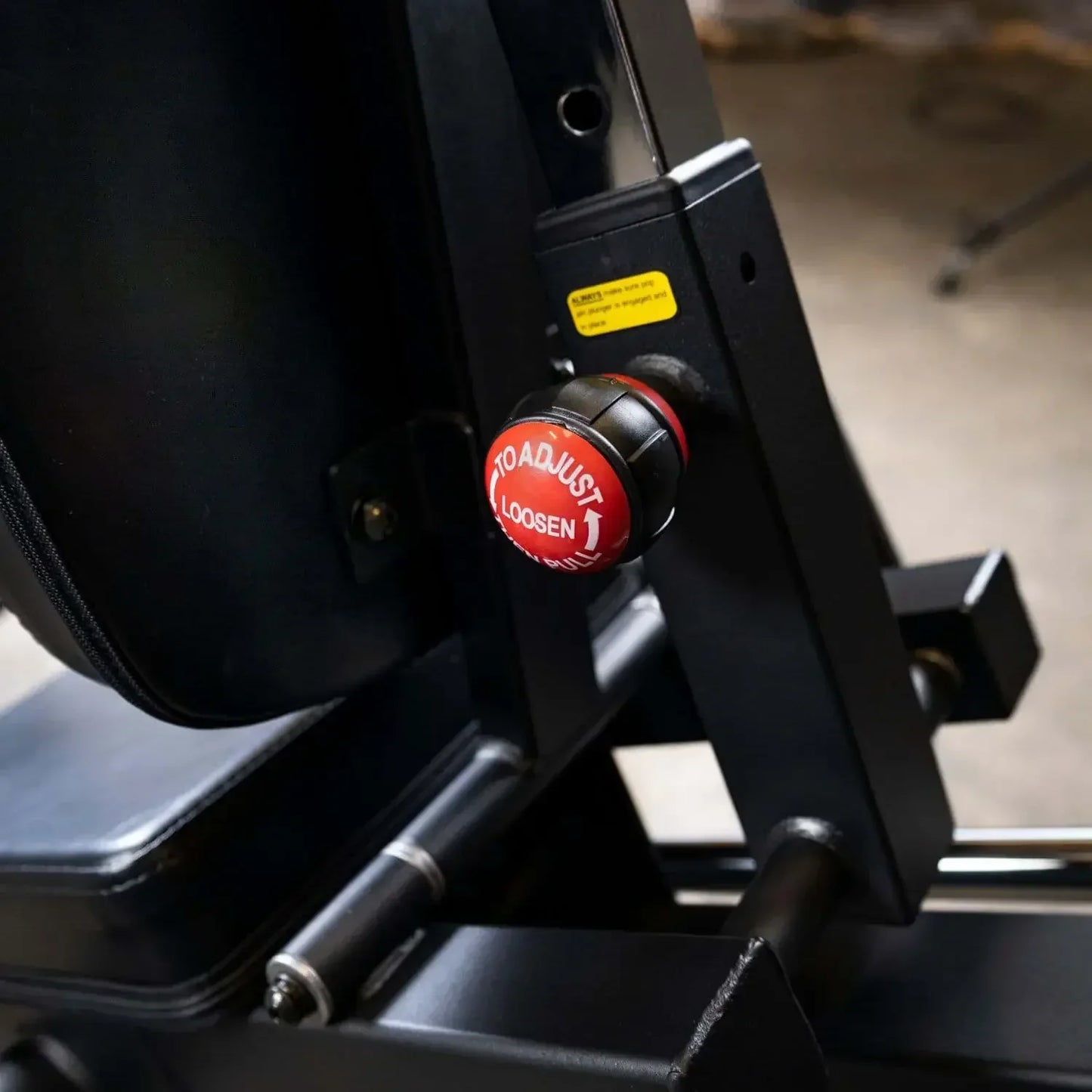 Einstellknopf an Hantelbank für individuelles Training – robustes Fitness-Kraftgerät