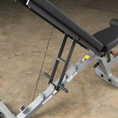 Verstellbare Hantelbank mit schwarzem Polster und robustem Stahlgestell für Homegym & Studio