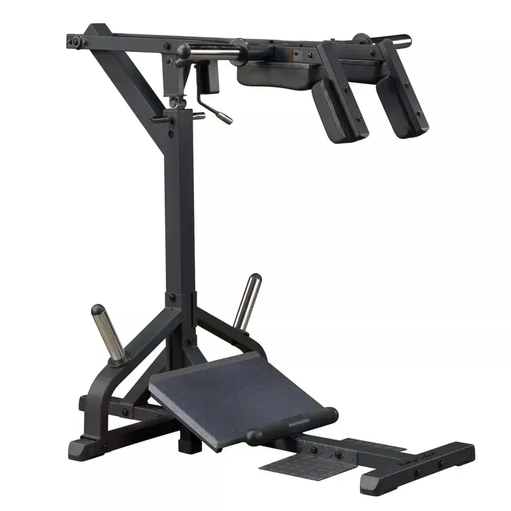 Schwarze Kraftstation mit Bank und Griffen für Homegym-Training