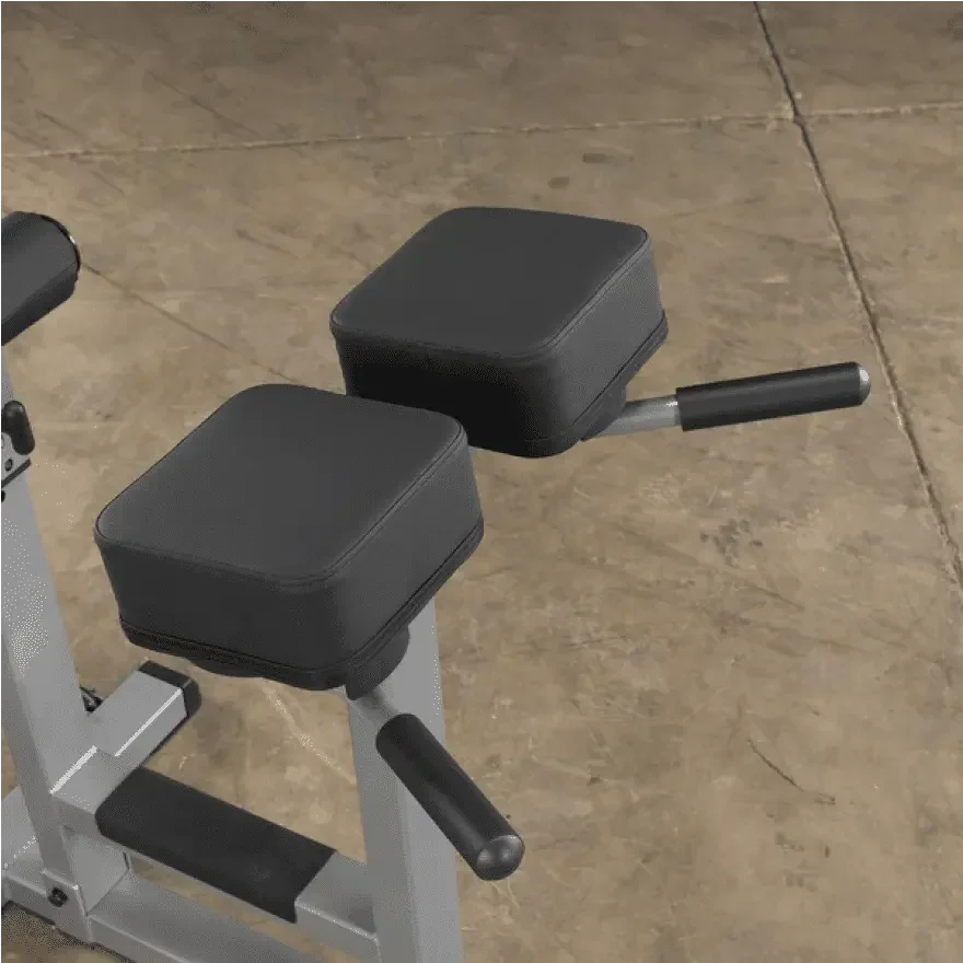 Hantelbank mit gepolsterten Auflagen und Griffen für Krafttraining im Homegym