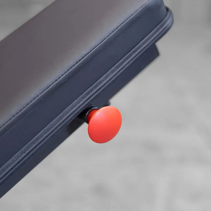 Hantelbank mit rotem Verstellknopf für optimales Krafttraining im Homegym