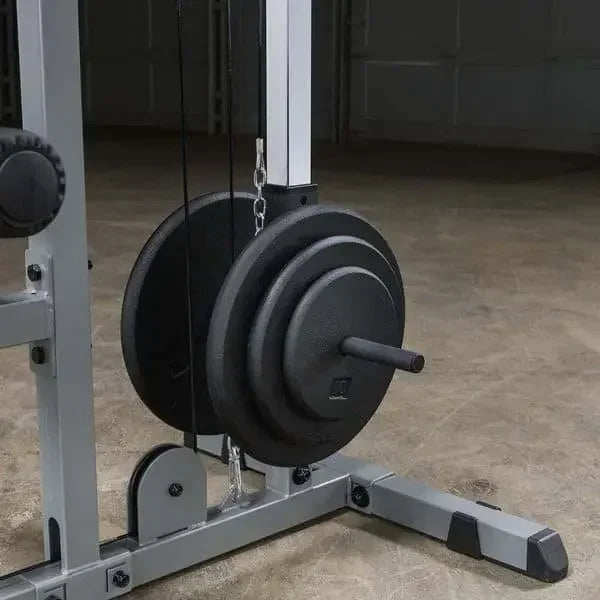 Kraftstation mit Hantelscheiben für Homegym-Training, ideal für Kraftsport & Fitness