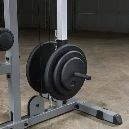 Kraftstation mit Hantelscheiben für Homegym-Training, ideal für Kraftsport & Fitness