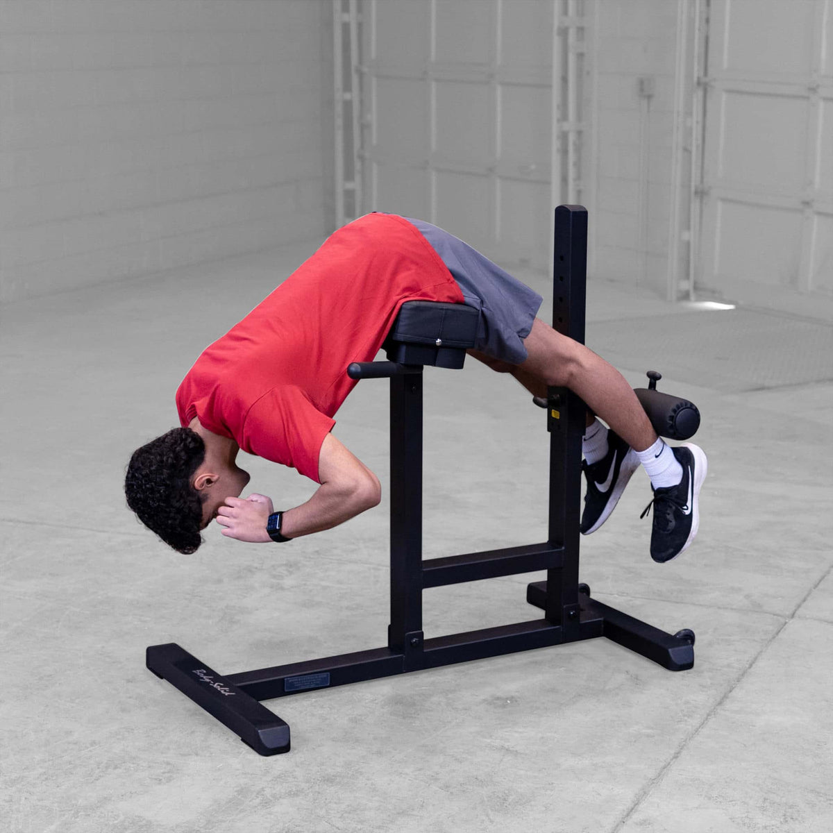 Body-Solid GRCH-322B Black Edition – Detailansicht Polster und Fußhalterung