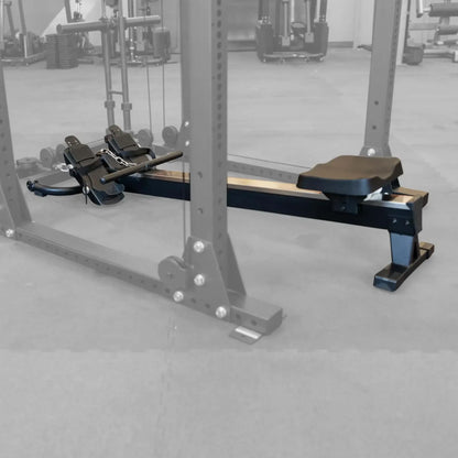 Body-Solid G-ROW Rudersitz montiert an Kabelzugstation
