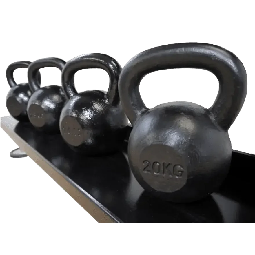 20kg Kettlebell und weitere Gewichte auf Ablage, ideal für Krafttraining und Fitness im Homegym