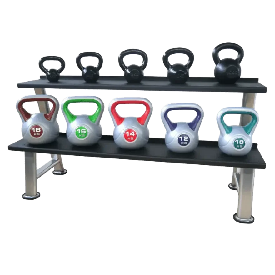 Kettlebell-Set mit Gewichten von 10 bis 18 kg auf Ablagegestell für Homegym & Fitnessstudio
