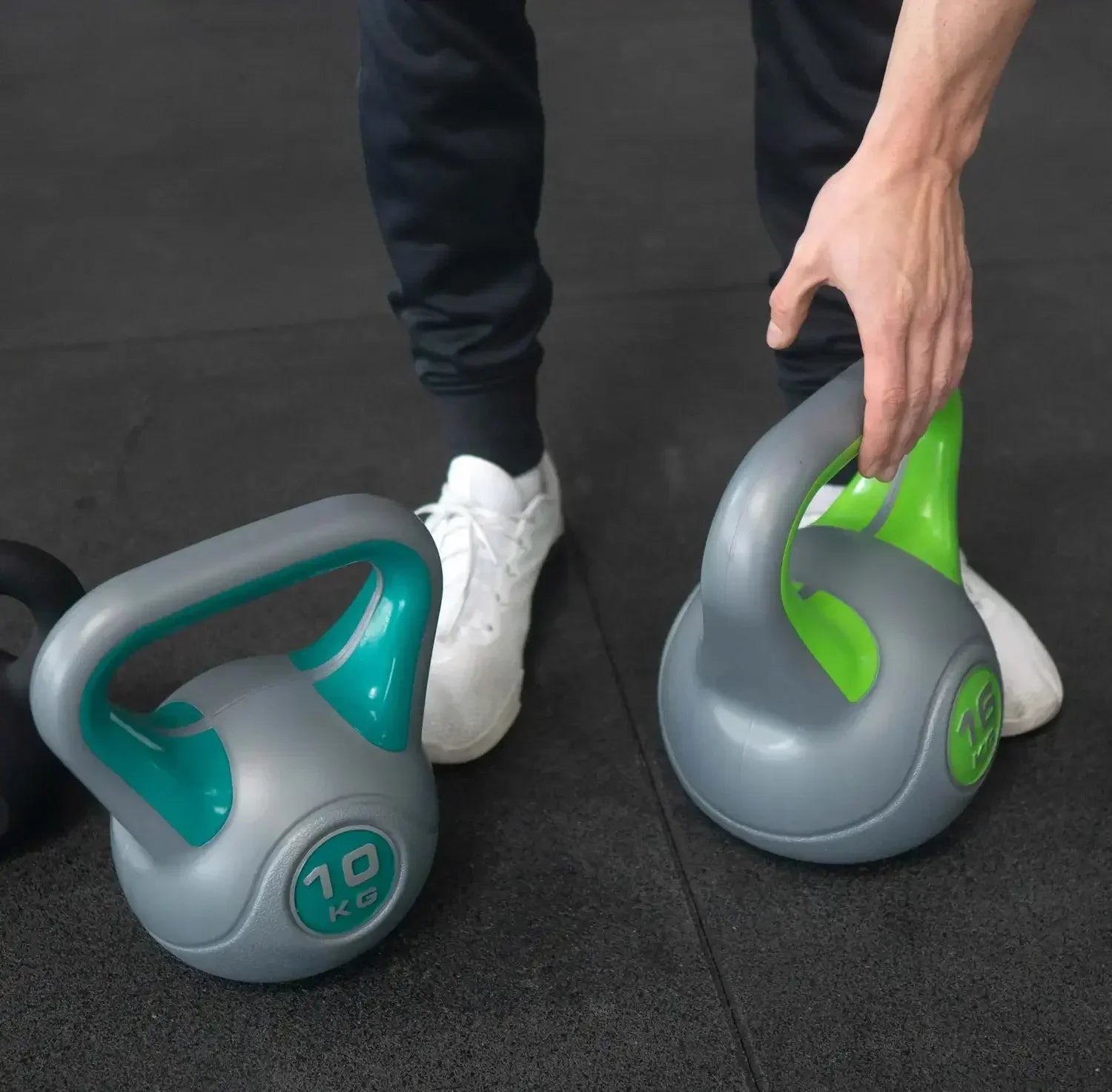 10 kg und 16 kg Kettlebells für Krafttraining im Homegym oder Studio