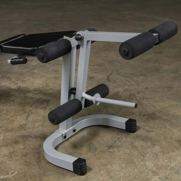 Hantelbank mit verstellbarer Rückenlehne und Armstützen für Homegym & Studio Training