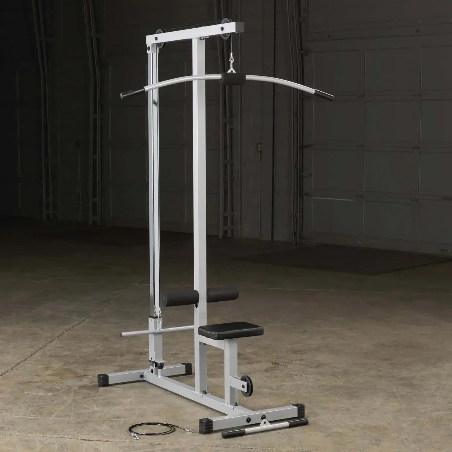 Kraftstation mit Latzug und Hantelbank für Homegym & Studio – Fitness-Kraftgerät für effektives Training