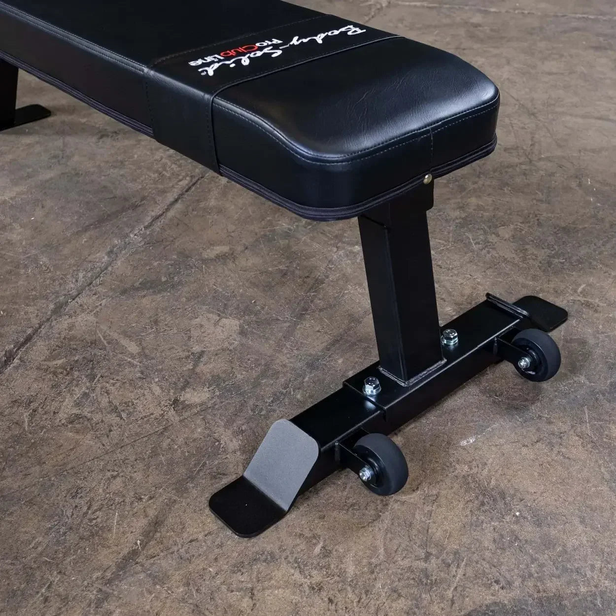 Schwarze Hantelbank mit Rollen und Body-Solid ProClub Line Logo für Homegym & Studio